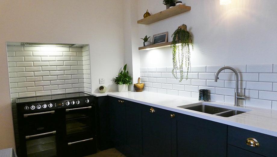 LDCkitchens's tweet photo. Don't let limited dimensions get in the way of creating your dream kitchen... Check out @Masterclasskitc 5 clever small kitchen design ideas! 🙌 #smallkitchens
👀 https://t.co/uYQC55jS65 https://t.co/SUd8OwU56n