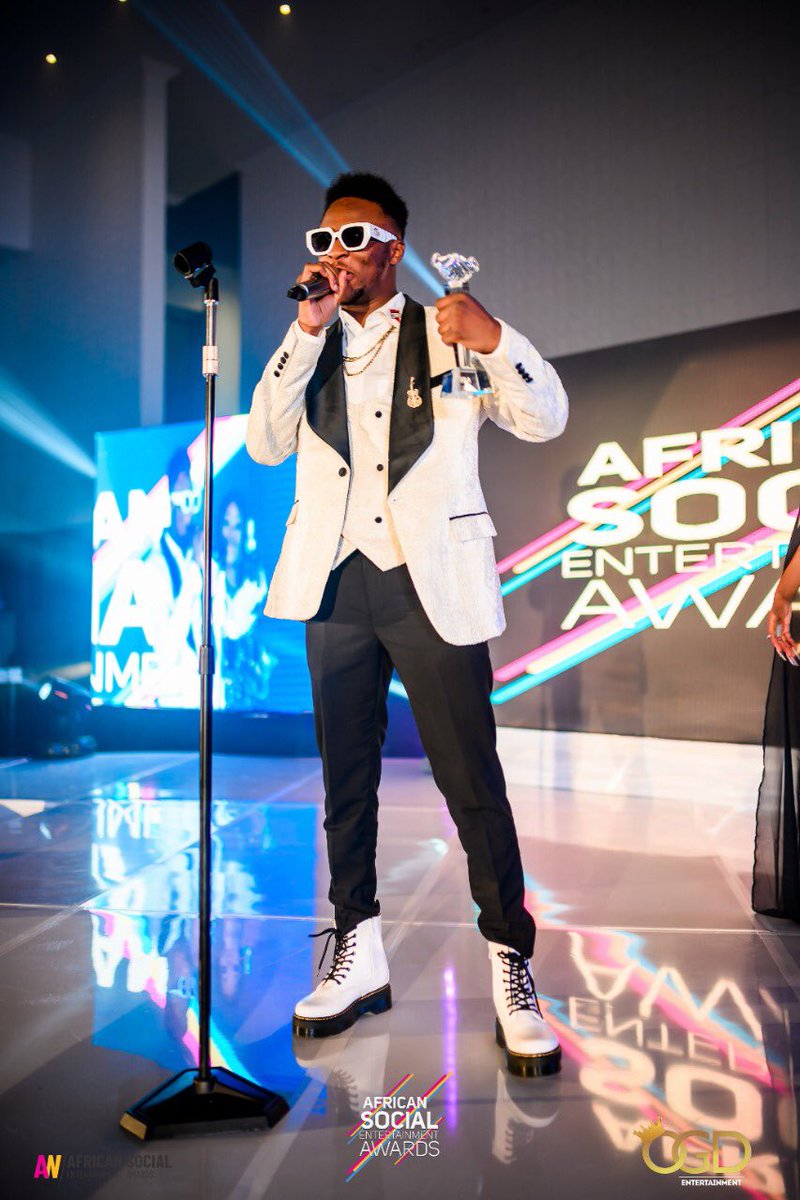 aseawards's tweet photo. Recap on ASE Awards 2021 on stage moments #aseawards #onstage #event #awards #aseawards2021 #aseawards2022 https://t.co/jSWxRcWq0c