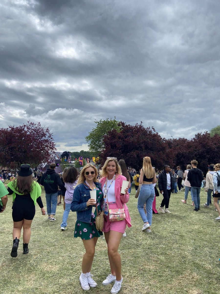 MrsCoull6's tweet image. Radio 1 Big Weekend ❤️🥂 just incredible! @_meganlt @miss_aiddon
