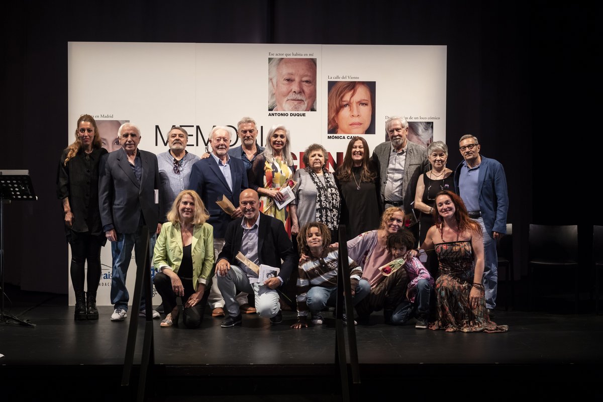 aisge's tweet photo. Muuuchas risas y no pocas lágrimas ayer al presentar nuestro #TallerDeLaMemoria. Seis nuevas autobiografías de los veteranos de la escena en España, ¡y llevamos 122!
#AntonioDuque
#JuanMeseguer
#MónicaCano
#EnriqueMenéndez
#IsabelPrinz
#TonyLeblancJr
https://t.co/RbgUnlN5ED https://t.co/mWrONlBE8f