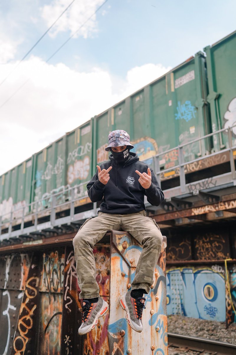 Another day, another bag. GM ladies, let’s get this money. Shot of me by <a href="/s_ebassy/">sebass</a> 📸