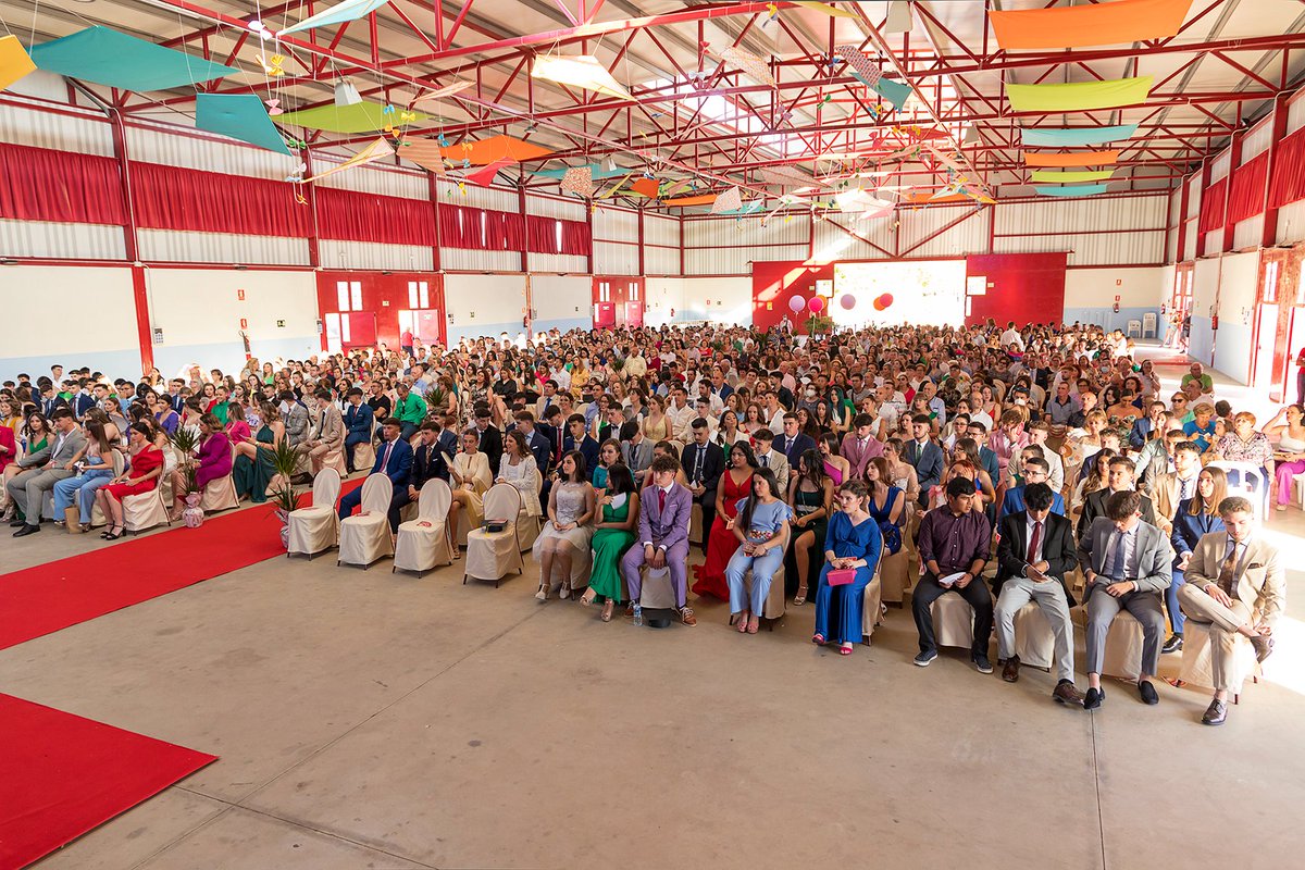 El Pabellón de Huétor Tájar vuelve a acoger la graduación de 120 alumnos del IES Américo Castro:
huetortajar.org/actualidad/el-…