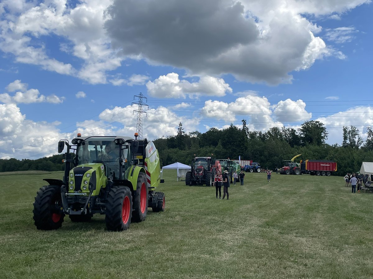 Chambre d'Agriculture des Ardennes (@chambreagri08) on Twitter photo En direct de la journée démo à #Aouste <a href="/marechalgui/">Guillaume Maréchal</a> <a href="/gaillot_p/">Pascale Gaillot</a> <a href="/Poletti_B/">Bérengère Poletti</a> <a href="/OdileBerteloodt/">Odile Berteloodt</a> ! Les avantages de l’herbe pour les exploitations ! En direct de la journée démo à #Aouste <a href="/marechalgui/">Guillaume Maréchal</a> <a href="/gaillot_p/">Pascale Gaillot</a> <a href="/Poletti_B/">Bérengère Poletti</a> <a href="/OdileBerteloodt/">Odile Berteloodt</a> ! Les avantages de l’herbe pour les exploitations !