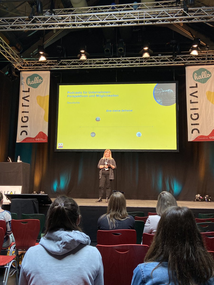 couchlaunch's tweet photo. Podcasts als Medium sind noch sehr jung, noch keine 18 Jahre, die dürfen in den USA noch nichtmal Alkohol trinken 😅 @hallo_digital #hallodigital

Vortrag: Podcasts für Unternehmen: Perspektiven und Möglichkeiten - Maria Lorenz-Bokelberg (Pool
Artists) ✌️ https://t.co/Gd5y25QkDT