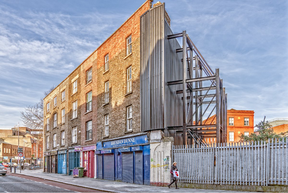 📻 Tomorrow, join us in the gallery for CORPO: The Empty City, a #live-recording w/ <a href="/CiantOCallaghan/">Cian O'Callaghan</a> &amp; <a href="/tommygeaux/">Tommy Gavin</a>

📍Gallery
🗓️1 Jun, 1-2pm
🎟️FREE, unticketed
👉bit.ly/EmptyCity

Vacancy in the built environment is a hyper-visible urban phenomenon of contemporary Ireland