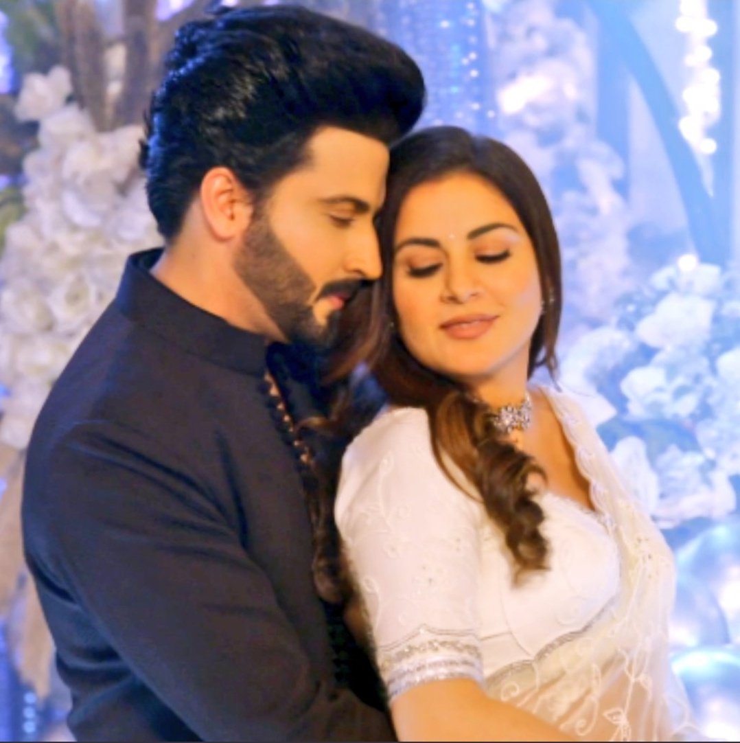 Nandini766's tweet photo. THE ONLY CHANGE IS... LOVE BETWEEN THEM IS JUST RISING DAY BY DAY..... 😍😍😍❤❤❤❤
@DheerajDhoopar @AryaSmilesa
#DheerajDhoopar #ShraddhaArya #KundaliBhagya #TKL #PKL #PreeRan #Dheeshra #ShraddhaArya https://t.co/JQ9P7CkVW7