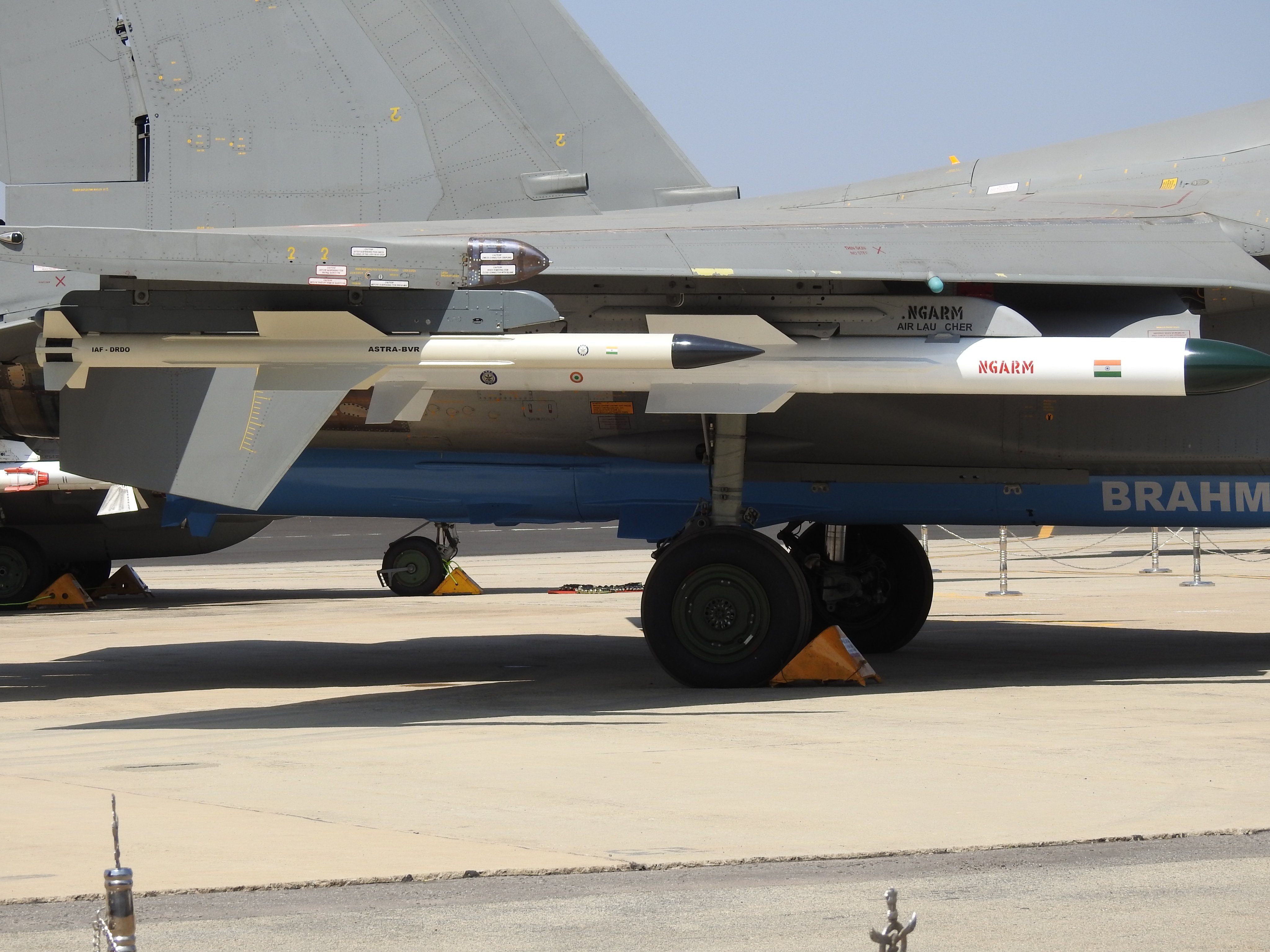Vayu Aerospace Review on X: "India's MoD signs Rs 2900 crore contract with  BDL for ASTRA Mk I Beyond Visual Range Air to Air Missile for Indian Air  Force & Indian Navy