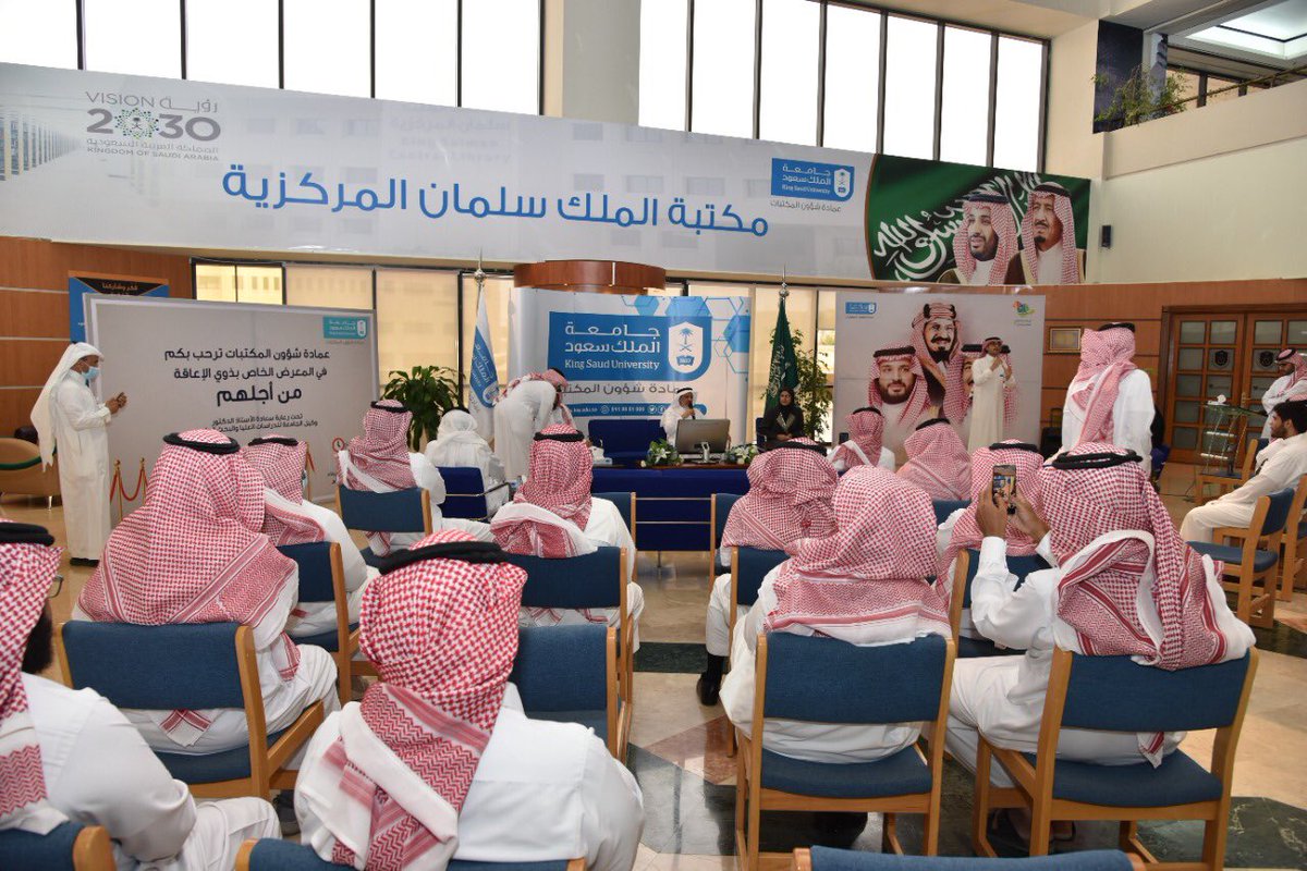 libKSU's tweet photo. هذا وقد دشن سعادته المرحلة الثانية لمشروع مستخلصات الرسائل الجامعية وكذلك مشروع صحيح البخاري. https://t.co/4leCkgUFLT