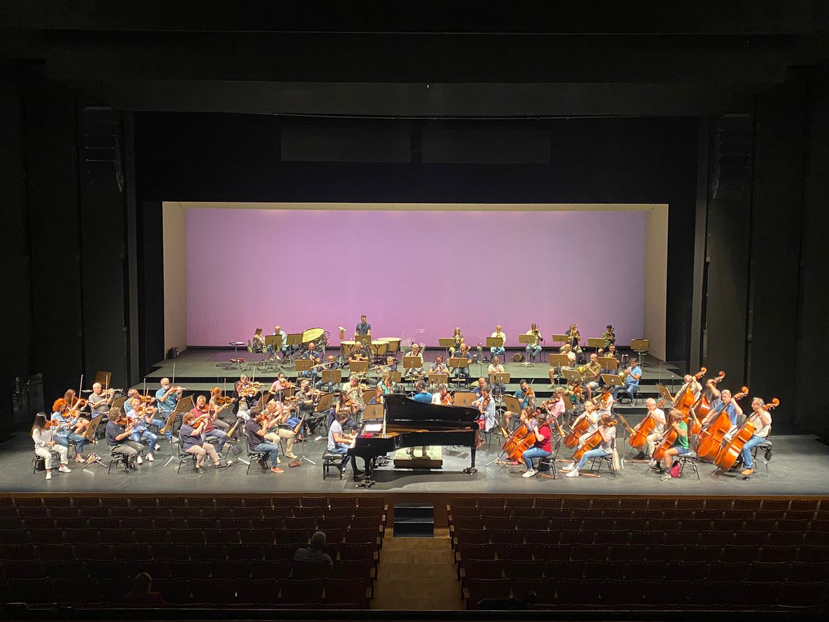 🎹 El pianista <a href="/PedroLopezSalas/">Pedro López  Salas</a> junto a la ROSS y bajo la dirección del maestro @alfonsocasadot, ya está en las tablas del <a href="/Maestranza/">Maestranza</a> ensayando para que el concierto de mañana sea perfecto.