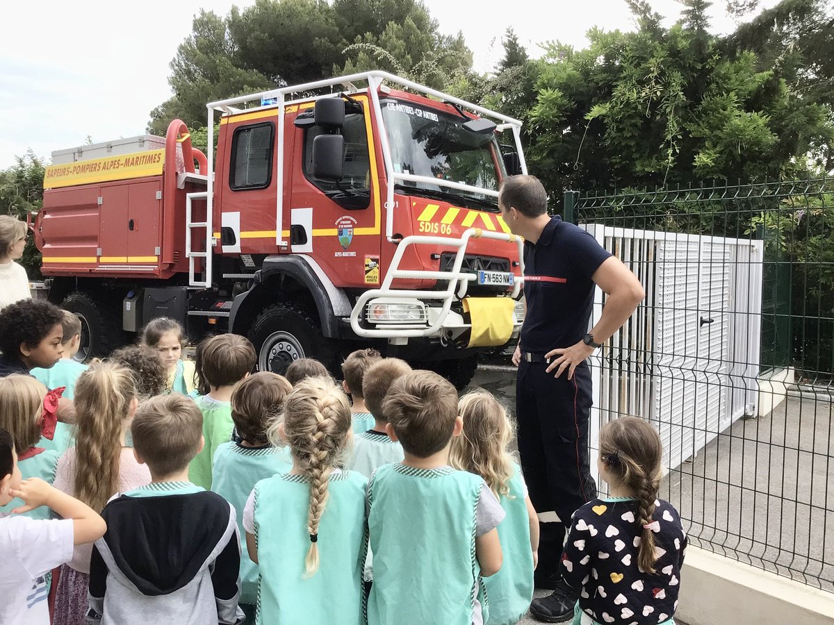 Mt St Jean (@mtstjean2) on Twitter photo Visite des pompiers de la caserne d’Antibes à l’école primaire pour la découverte du matériel de secours, devant un public conquis !
Merci à M. Boyer et M. Delafollie-Roque, parents de l’école et pompiers pour leur temps et leur disponibilité ! Visite des pompiers de la caserne d’Antibes à l’école primaire pour la découverte du matériel de secours, devant un public conquis !
Merci à M. Boyer et M. Delafollie-Roque, parents de l’école et pompiers pour leur temps et leur disponibilité !