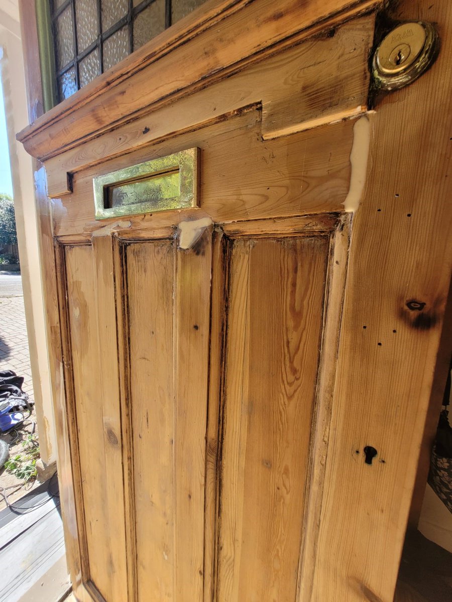 Timbabuild's tweet image. A stunning door transformation from Harry Monaghan - Finishing Touch Painting and Decorating Specialists #EHB60 #resinrepairs @MadeinBritainGB