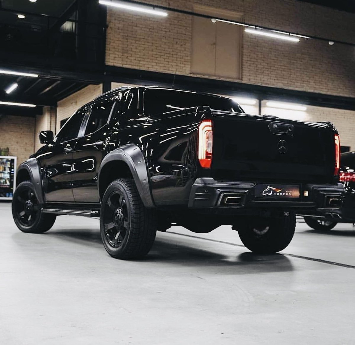 Elkrosmediahub's tweet image. Bruhhhh! The Benz X-class is everything man wants in a whip, and more😩 🥶