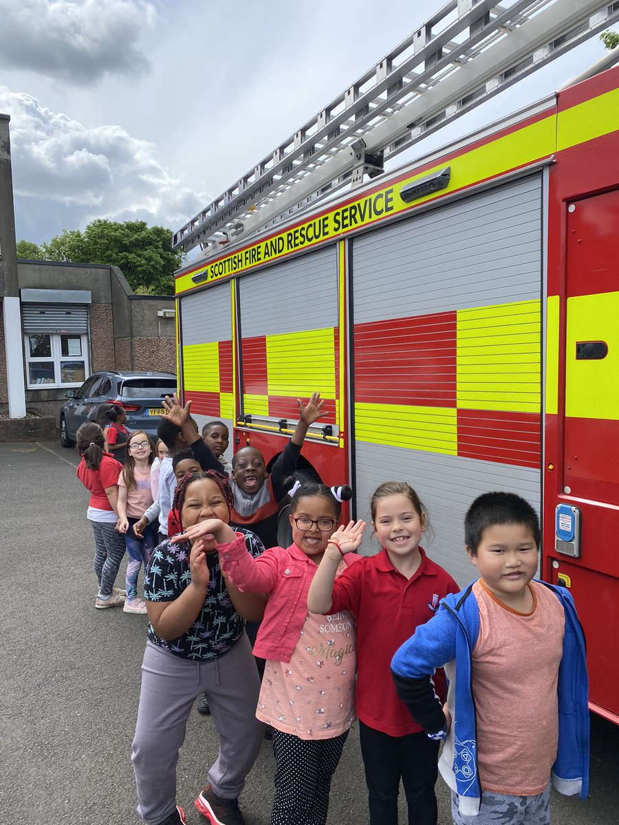 MissMurray2324's tweet photo. Having so much fun learning all about what it is like to work as a fire officer 🚒🧯#WoW #DYW @stmarysmaryhill  @oSTEMGlasgow https://t.co/DCsArxt3ns