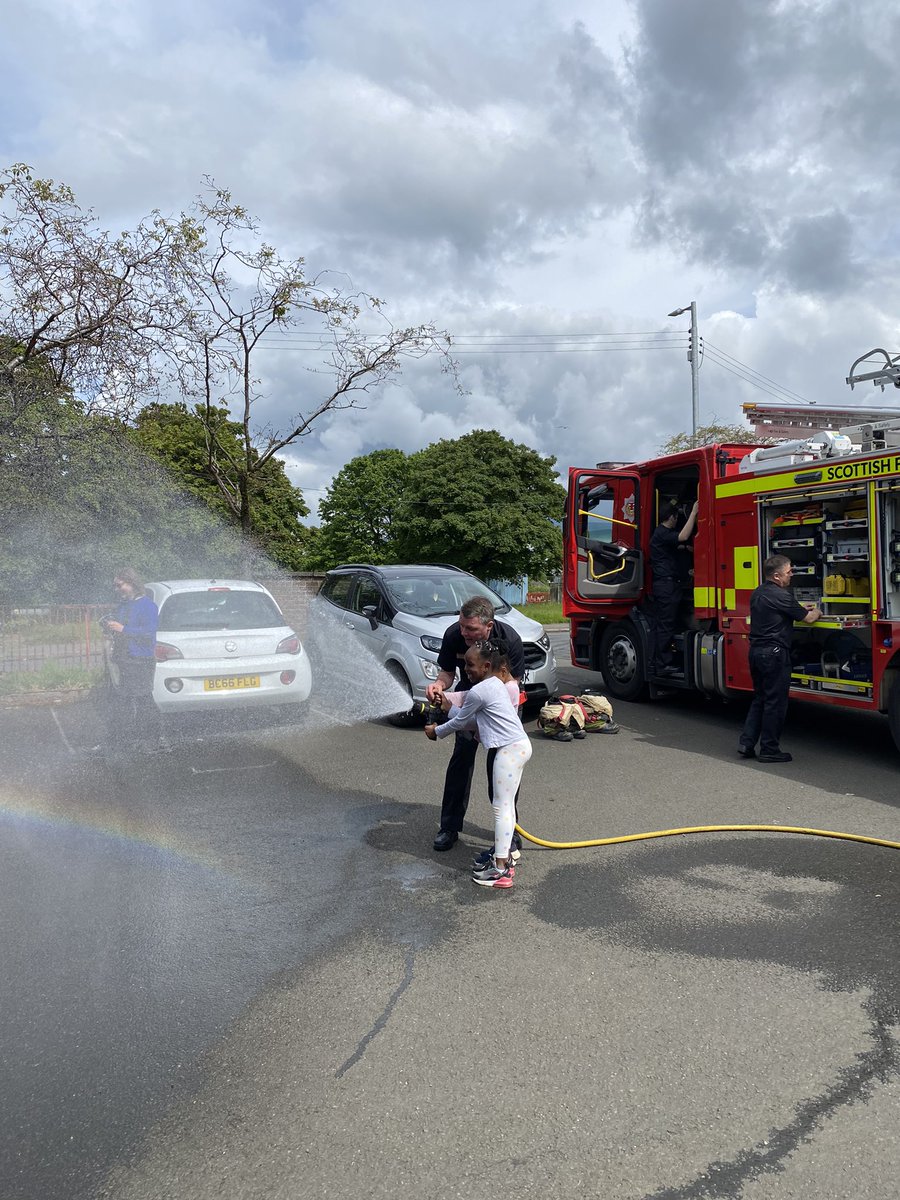 MissMurray2324's tweet photo. Having so much fun learning all about what it is like to work as a fire officer 🚒🧯#WoW #DYW @stmarysmaryhill  @oSTEMGlasgow https://t.co/DCsArxt3ns