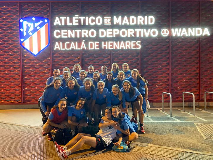 AthleticClubFem's tweet photo. 🔥 Gaur arratsaldean, hitzordu garrantzitsua Madrilen. Partido decisivo hoy para nuestro filial.

@MadridCFF B ⚔️ #AthleticClubFem B
🕗 20:00etan

👏 ¡Muchas gracias, @AtletiFemenino, por dejarnos entrenar ayer en tus instalaciones y por el trato recibido! 

#AthleticLezama  🦁 https://t.co/ZAbmMoPG30