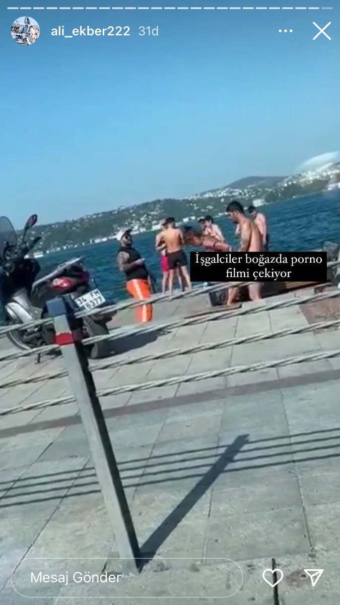 incisozluk's tweet photo. Aynen Melek Mosso, Netflix falan toplumun ahlakını bozuyor aynen (!) https://t.co/48FPbBAoRC