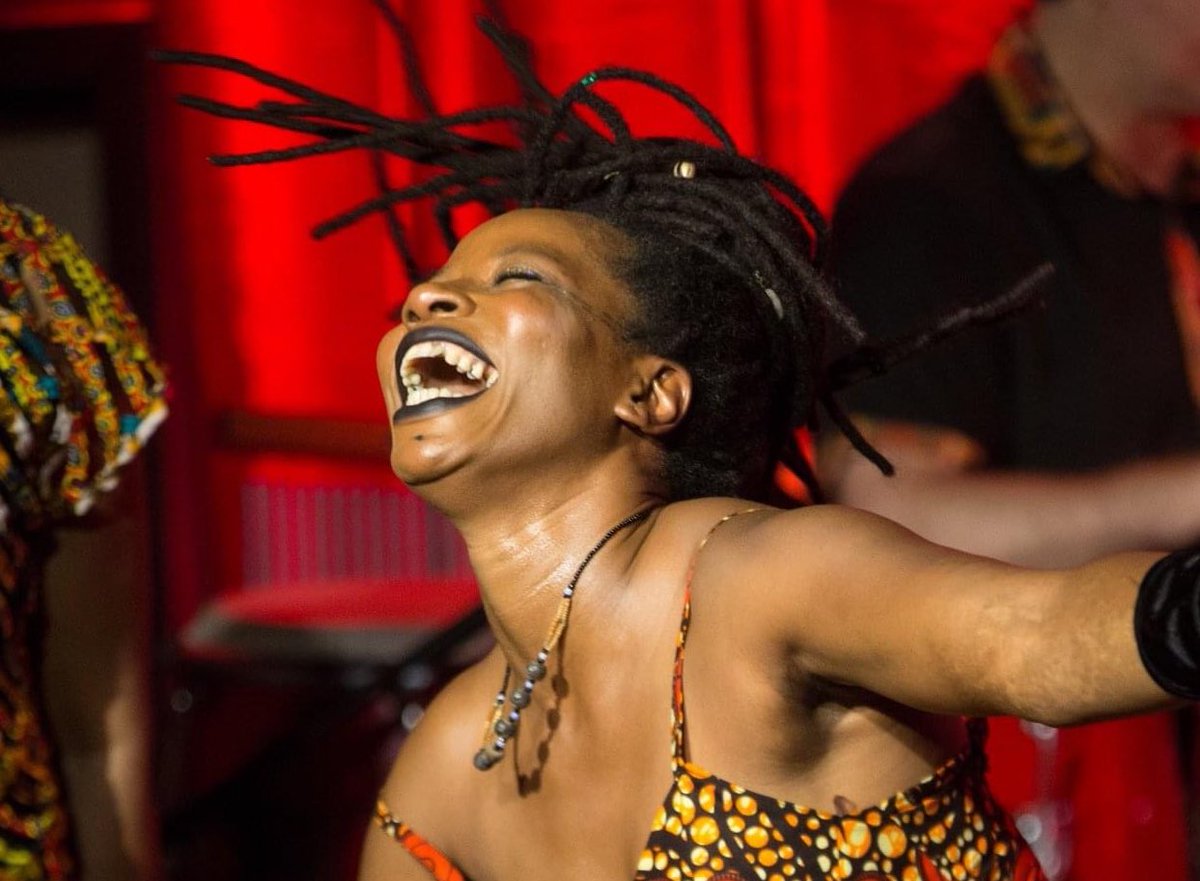 gncultureinfo's tweet photo. #NatuCamara une valeurs sûre de la culture guinéenne aux États Unis et en Europe.
Ancienne sociétaire du groupe #IdealBlackGirls elle fait le tour du monde en vendant la musique guinéenne. @natucamaramusic
#GuineeCulture
@Hassanehilal @billdesam https://t.co/GeLollJUMZ