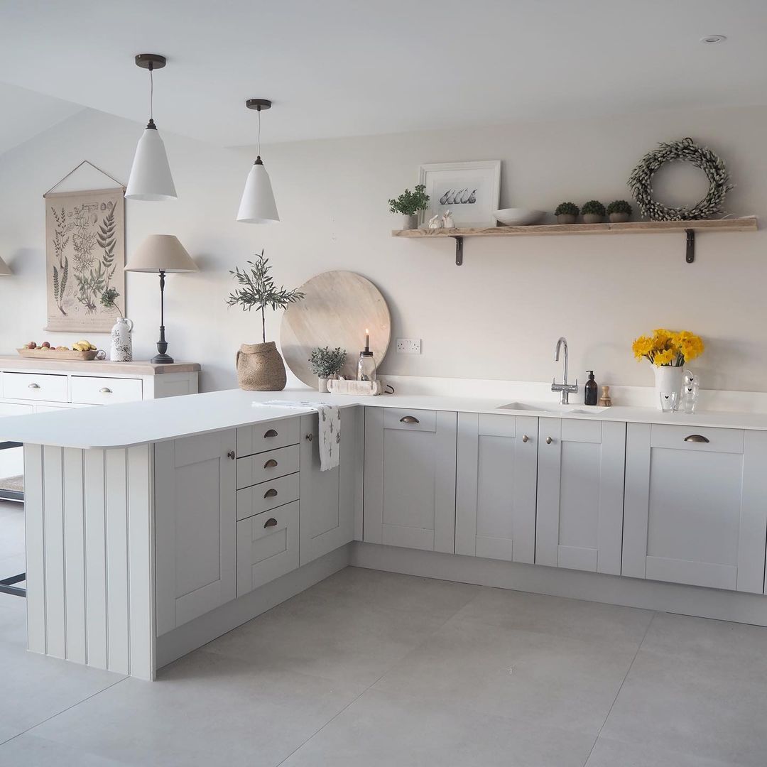 Our Tatton range is the kitchen your home has been waiting for. With smooth, matt, shaker-style doors, it’s the ideal blend of modern and traditional. 

You can decide the look, feel, and features - it’s time to let your inner interior designer out. 

#MyMagnetKitchen