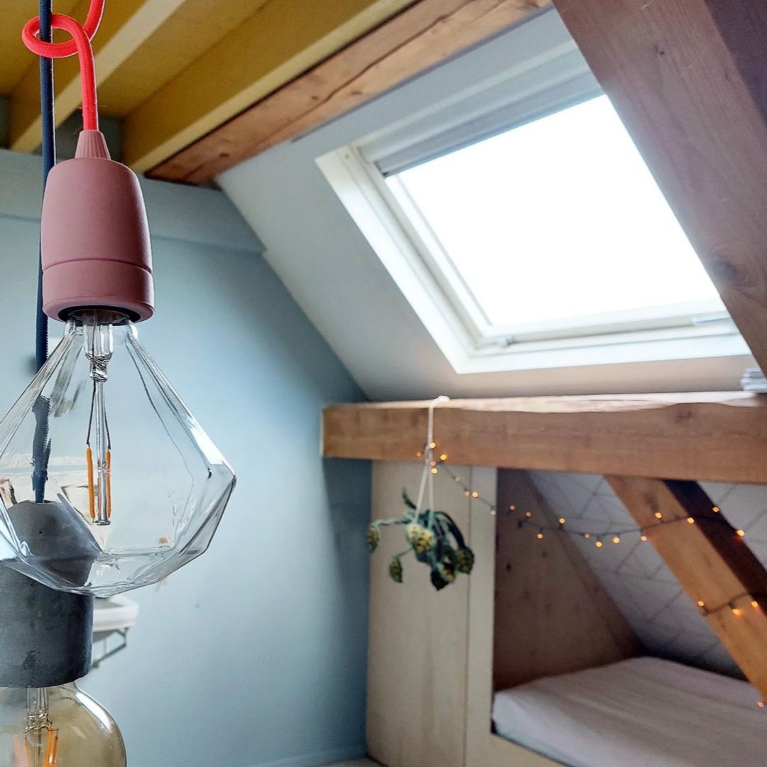fakrogb's tweet image. As the eaves in your loft tapers away not leaving much head height, the space can often be wasted. By adding a roof window and using your imagination with storage solutions, you can make the most of every corner of your home 😍

#lofteaves #roofwindows #loftspace #atticspace