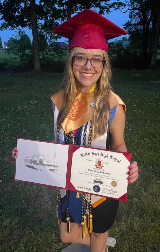 KyDeptofEd's tweet photo. 🎉 We are so proud of our #ClassOf2022 graduates from our Commissioner’s Student Advisory Council (@KDEStuVoice). Today, we’d like you to meet: 
🎓 Arivumani Srivastava, @GattonAcademy &amp; @GwoodHS 
🎓 Emma Whitehouse, @bcpsky 
#UnitedWeLearnKY #KyEd #StudentVoice https://t.co/VoHgm6KUez