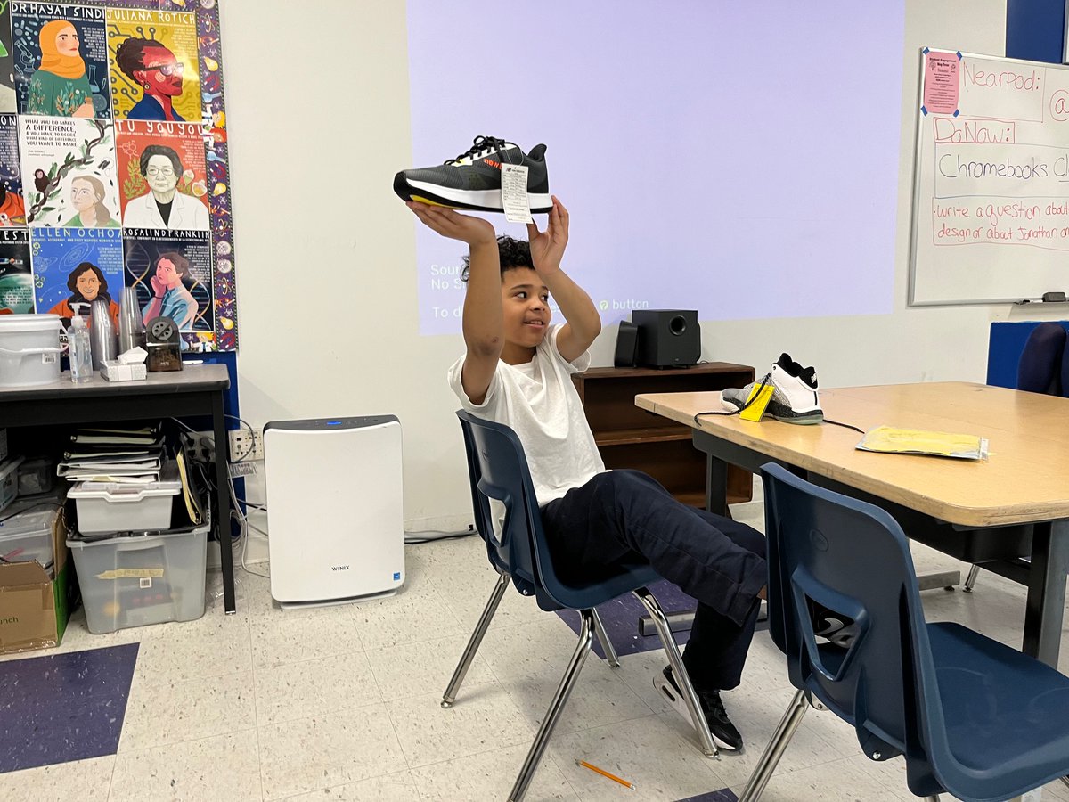 MiddleGuilmette's tweet photo. Last week at GMS, students were given the opportunity to meet guest speaker Jonathan Grondin. Jonathan is a shoe designer from New Balance, who came into Mr. Viellieu STEAM lab to discuss the design process. Our students got to see latest models of various sneakers! https://t.co/EXN6sG3L0T