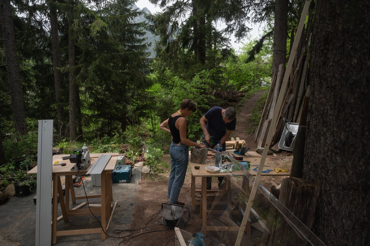 AtelDsign's tweet photo. Un atelier de prototypage dans la forêt, à 1500m dans la montagne Suisse :)
C'était la semaine dernière pour le #FloreLab au magnifique Jardin Alpin Flore-Alpe de Champex avec @museomixCH.
(photo @lpalli) https://t.co/Su2A2qnZgh
