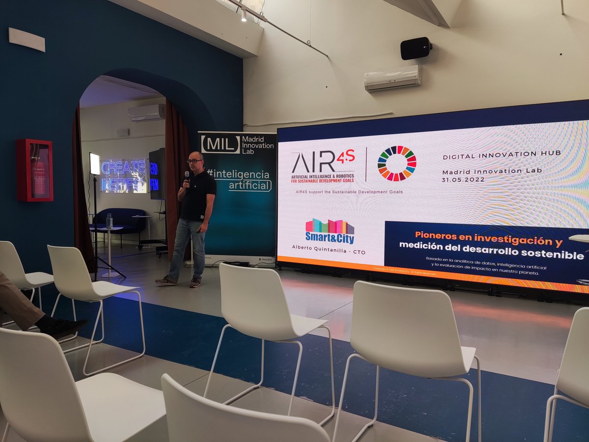 ClusterBigDataM's tweet photo. Por último en esta jornada “Estrategias Públicas para el Desarrollo de los Espacios de Datos" en @milmadrid escuchamos a representantes de @CityScientists,Digital Earth Solutions de @actuaupm,@EMTmadrid y @MuniDigital_  hablar de casos de uso del dato aplicados al sector público. https://t.co/Ecz8kHIAag