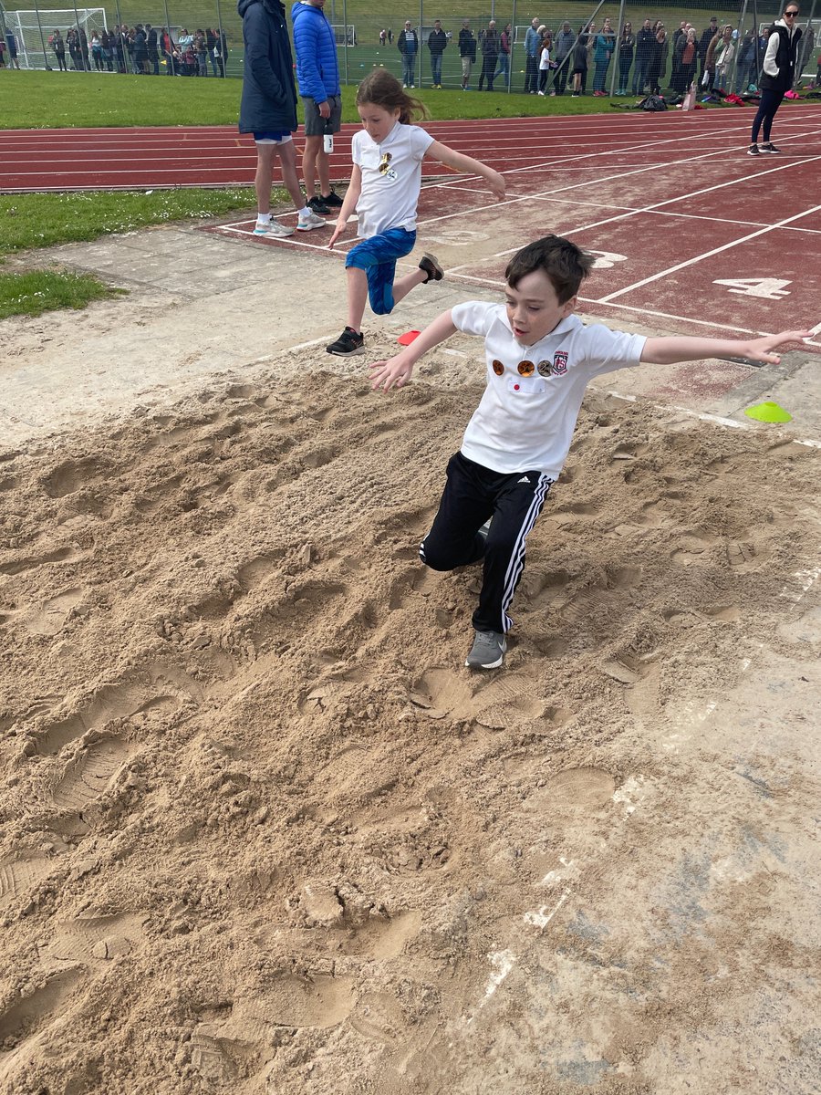 Carolside_PS's tweet photo. Some of our P4 pupils demonstrating excellent skill at the long jump! ⬆️ #CPSHWB https://t.co/M3vx56wSq9