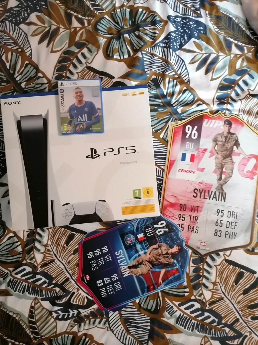 Merci à <a href="/lequipedusoir/">L'Équipe du soir</a> et <a href="/french_cards/">futstation</a> pour ce magnifique lot