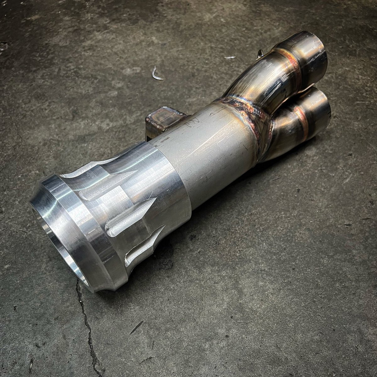 I start doing this style of end cap 2-into-1 since Rough Crafts’ 3rd build “The Bomb Runner” 11 years ago, but for some reason I always come back to this every once in a while. #RoughCrafts #OneOff #Custom #NotForSale