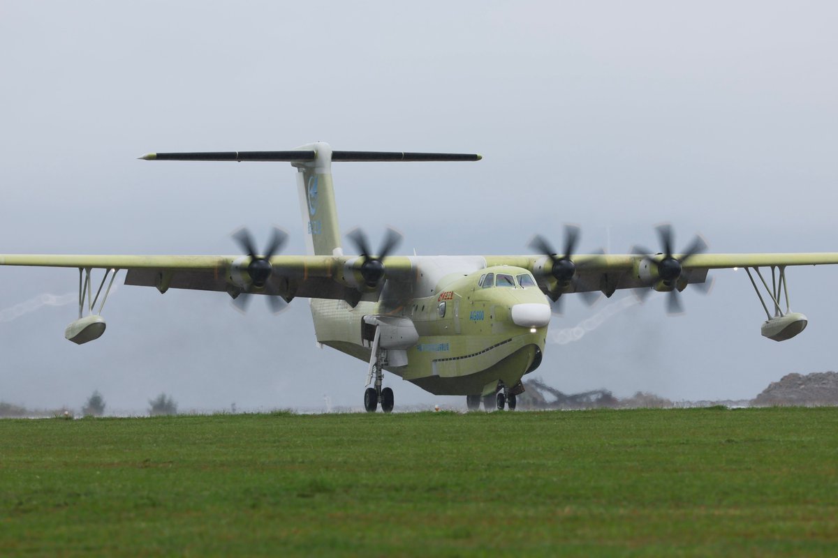 shen_shiwei's tweet photo. 🇨🇳✈️ China's new configuration #AG600 large amphibious aircraft, codenamed #Kunlong, conducted a successful maiden flight in Guangdong.
It's a major breakthrough in developing firefighting functional model of the large amphibious aircraft. https://t.co/YkZOFck0Tp
