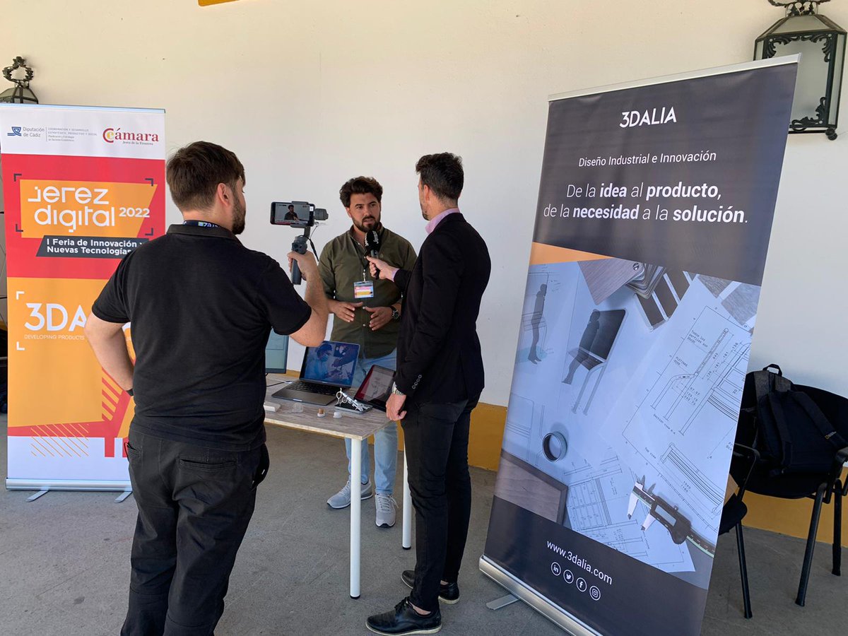 Hoy nuestro compañero Daniel Fernández Fajardo se encuentra en la I Feria de Innovación y Nuevas Tecnologías hablando de #innovación y nuevos proyectos.

Gracias a la organización por hacer posible este evento.

#jerezdigital2022