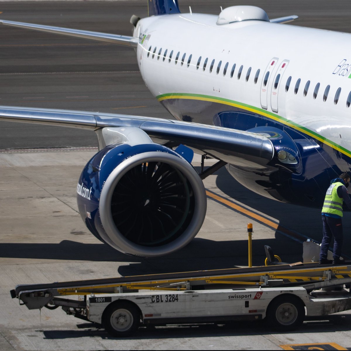 cnfapproach's tweet photo. ✈ @embraer E195-E2
🆔️ PS-AEB (Azul, é nóis)
🇧🇷 @azulinhasaereas
🌎 SBKP / VCP
.
✅ Acompanhe no Facebook, Instagram e Twitter: @cnfapproach
.
#e195e2 #embraer #cnfapproach #avgeek #aviationgeek #sbkp #vcp #azulinhasaereas https://t.co/5Dr6TFsAja