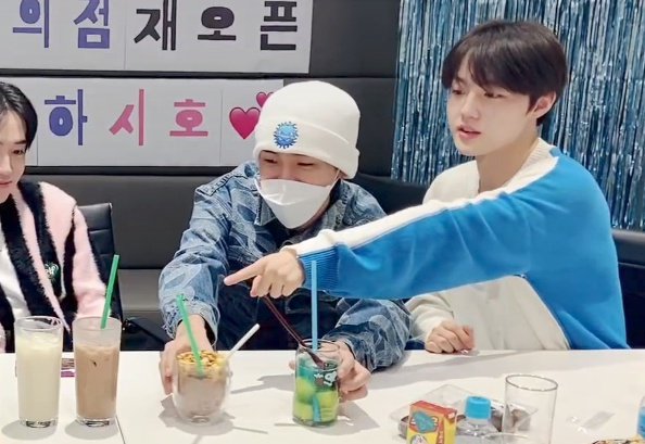 พี่ส้อกมาไลฟ์ ❎
มาเลี้ยงนดย ✅