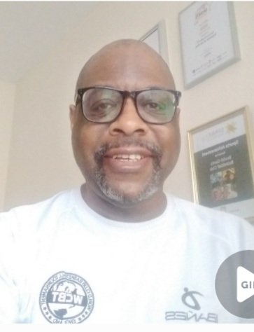 EDouglin's tweet image. This was 1 of my 1st photos 'coming out" after  stoma surgery in Jan 21.I'd lost 24lbs in 2wks,wasn't happy with my body image, &amp;amp; coming to terms with the  impact of the surgery

Sharing &amp;amp; learning helped to get where I am today

#ImBuiltForThis #Stoma  #Ostomy #forevergrateful