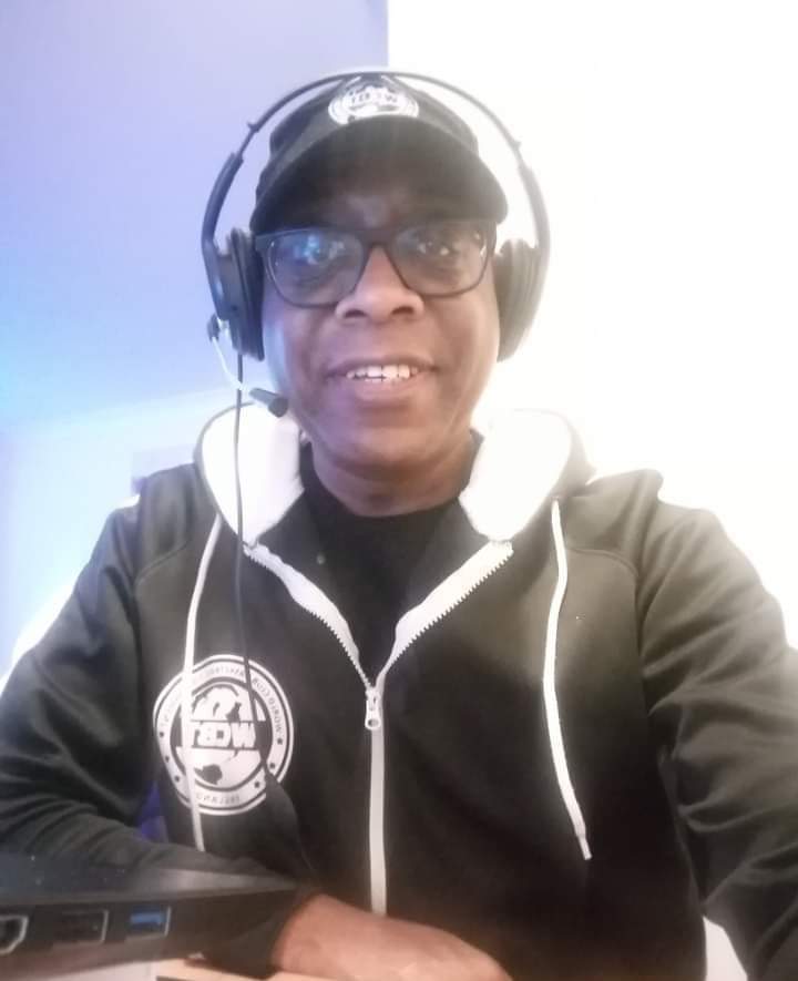 EDouglin's tweet image. This was 1 of my 1st photos 'coming out" after  stoma surgery in Jan 21.I'd lost 24lbs in 2wks,wasn't happy with my body image, &amp;amp; coming to terms with the  impact of the surgery

Sharing &amp;amp; learning helped to get where I am today

#ImBuiltForThis #Stoma  #Ostomy #forevergrateful