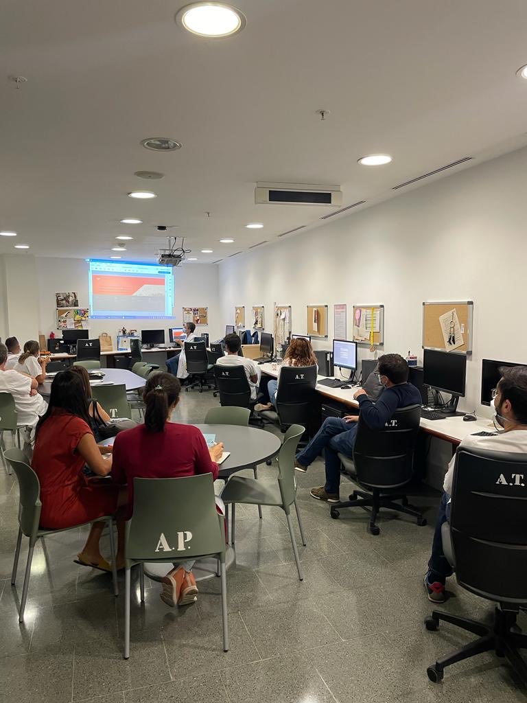 MPC11666's tweet photo. Pla Estratègic, arrencant amb il.lusió i energia a Urgències 🌹👏🌈⁦@HospitalSantPau⁩ #MesSantPau   ⁦@maikefa⁩ ⁦@LauraLozanoPolo⁩ ⁦@phpm25⁩ ⁦@LaionaCasas⁩ ⁦@Carmetabv⁩ ⁦@Carmevallsg⁩ https://t.co/Uvtzgo4ri9