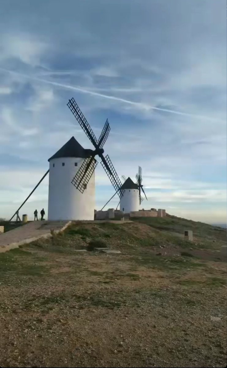 Albacebri's tweet photo. En un lugar de la mancha, de cuyo nombre no quiero acordarme... Feliz 31/05 🌾🌻 https://t.co/ItALlfgs3I
