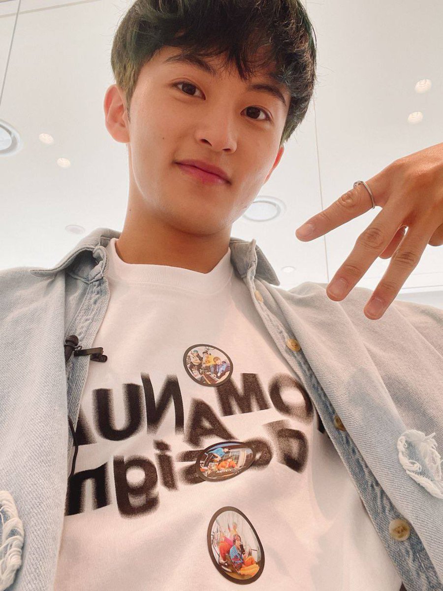 [  310522   ]                MARK

                             (  6 : 20 pm kst  )
 
no  ㅋㅋㅋㅋㅋㅋ

también me gustaron 
mucho los discos 

nosotros dibujamos 
ahora  hahahaha