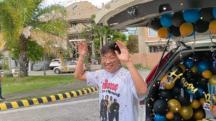 Diancarlo123456's tweet photo. Look how happy h2wo was, advanced happy birthday lods @h2wooff1cial More blessings and birthdays to come https://t.co/uqwvEMHrwJ