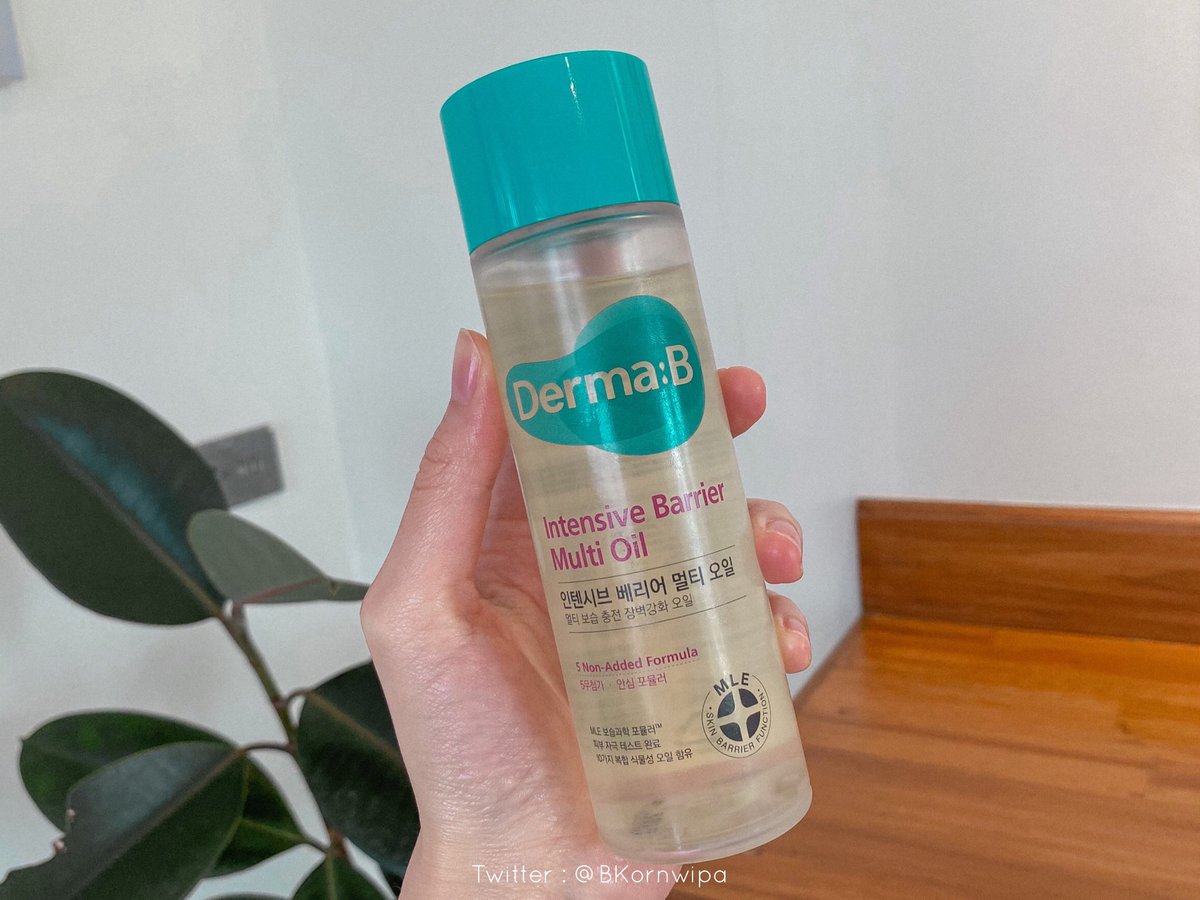 BKornwipa's tweet photo. ออยล์ตัวนี้ #DermaB Intensive Barrier #Multioil #ออยล์ใช้ดีมากกกก ปกติล้างมือบ่อยแล้วมือแห้งสุด หยิบจับอะไรก็สากไปหมด พอใช้ตัวนี้แล้วเหมือนได้มือใหม่เลย จริงๆตัวนี้ใช้ได้ทั้งตัวเลย ทาพวกผม ข้อศอก ส้นเท้าก็ยังได้ ขวดเดียวคุ้มมาก ป้ายยาออยล์บำรุงผิวจร้า #รีวิวสกินแคร์ #ใช้ดีบอกต่อ https://t.co/PScUnvhIsG