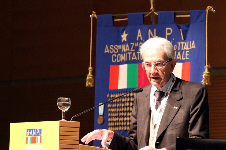 Grande dispiacere per la scomparsa di #CarloSmuraglia: presidente onorario ANPI , fine giurista, autorevole parlamentare, bella persona