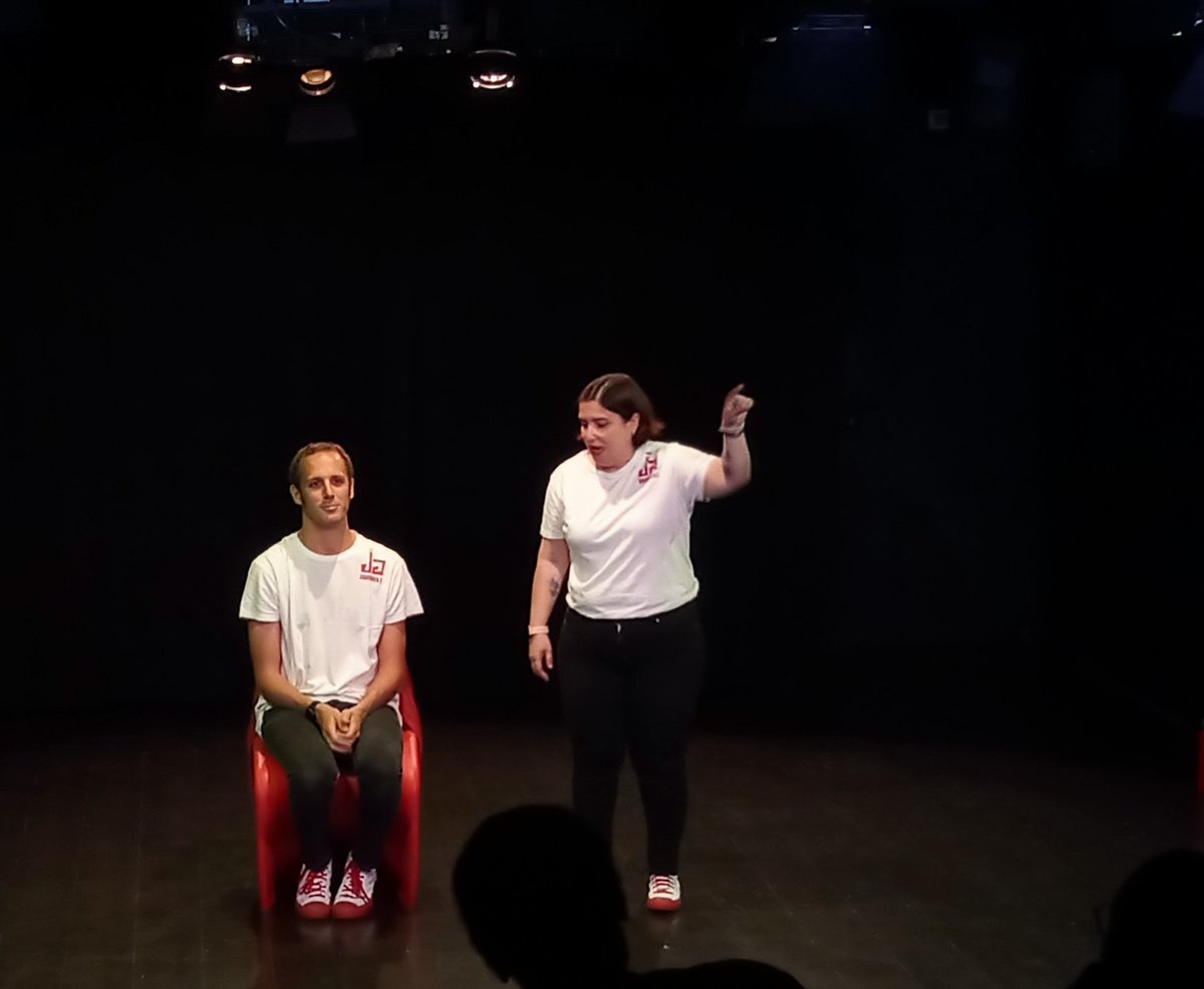 Según el horóscopo de esta semana, para sobrevivir al martes, lo mejor es no mantener el contacto visual con el y pasar desapercibida/o...😶‍🌫 🔮

❣️ P.D.: También dice que el viernes, por la posición lunar es buen día para tener una cita en el @nuevenorteteatro a las 22:00h