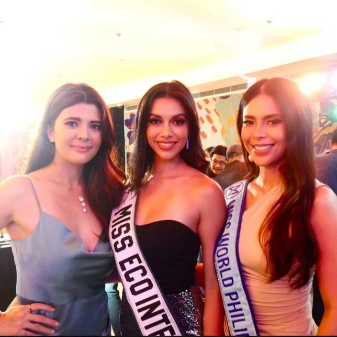 AfterMidnightMA's tweet photo. Web3 Asia Event ⭐

@chvgener
@exnetworkcap
@MNLCryptoClub
@MissWorldPhil

Happened at @mckinleyhill_
@venicegrandcanal

#aftermidnightmedia #web3asia #thompsoncollective #thompsonmegalo #manilacryptoclub #filipinasnft #arkofdreams  #nftphilippines #cryptoartph #pdax #missworldph https://t.co/39sVpBTk9x
