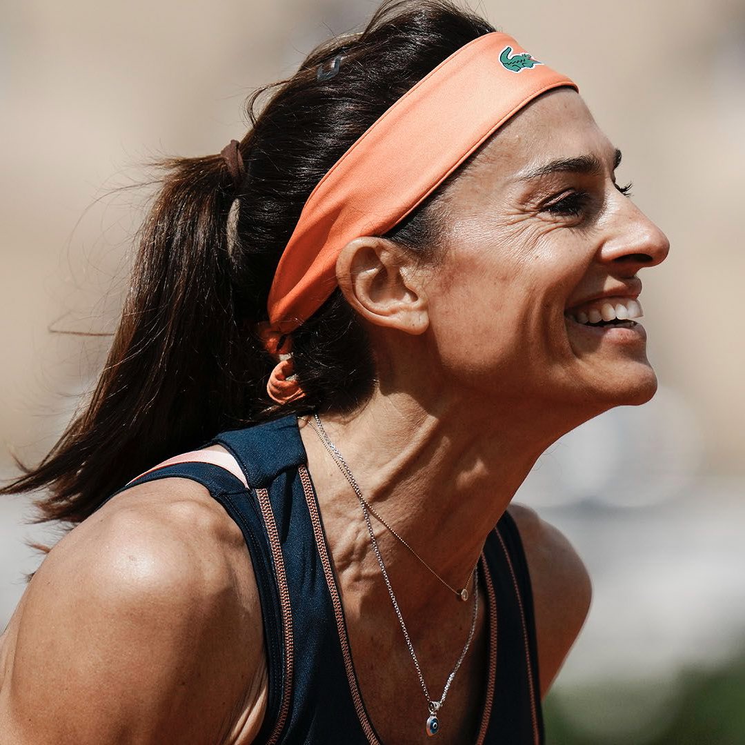 Dale RT a esta sonrisa de <a href="/sabatinigabyok/">Gabriela Sabatini</a> en Roland Garros y tu día mejorará un 85% 🧡