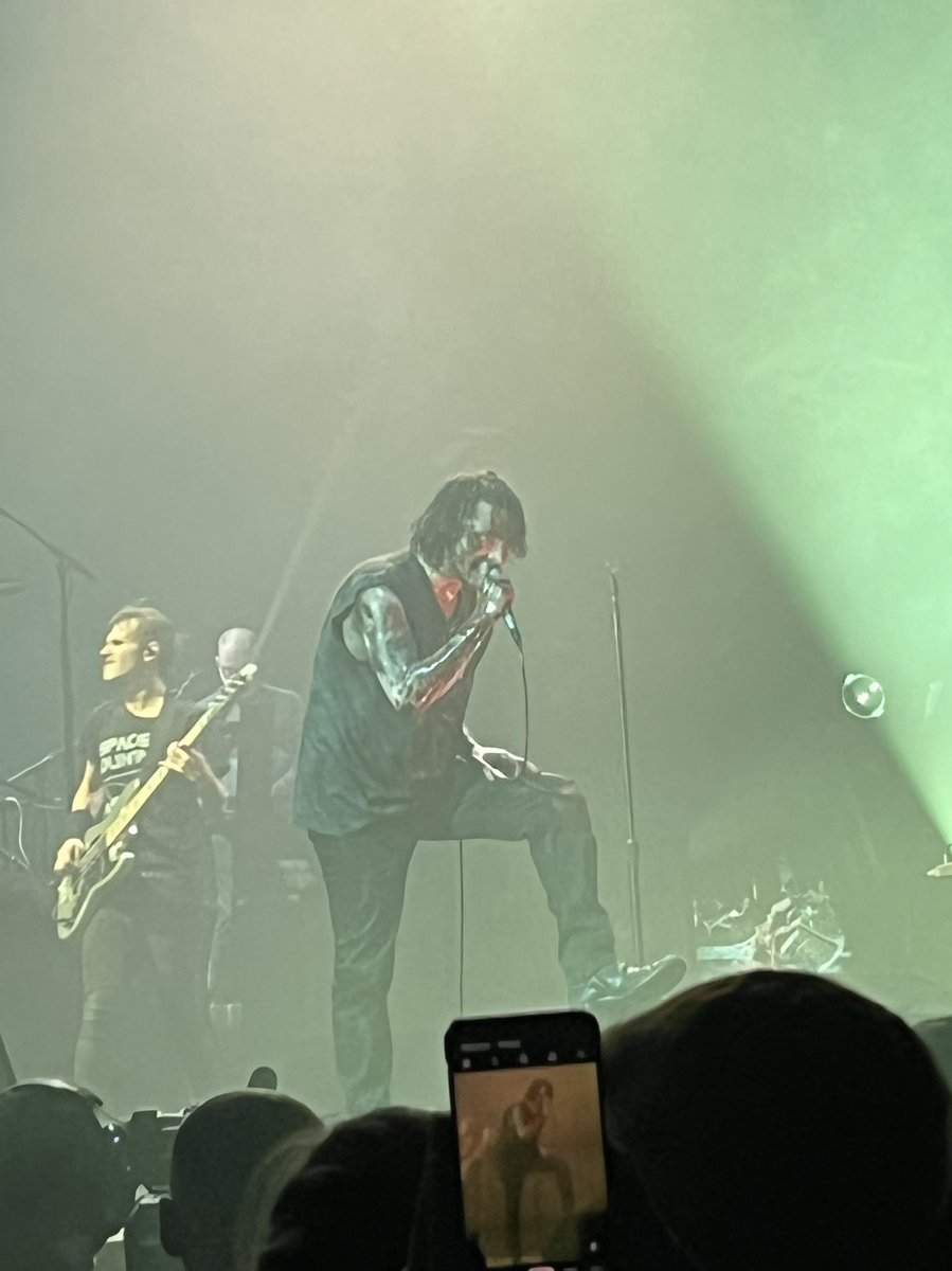 https_emz's tweet image. Gerard Way in Glasgow last night 🖤 #mcrglasgow #mychemicalromanceglasgow