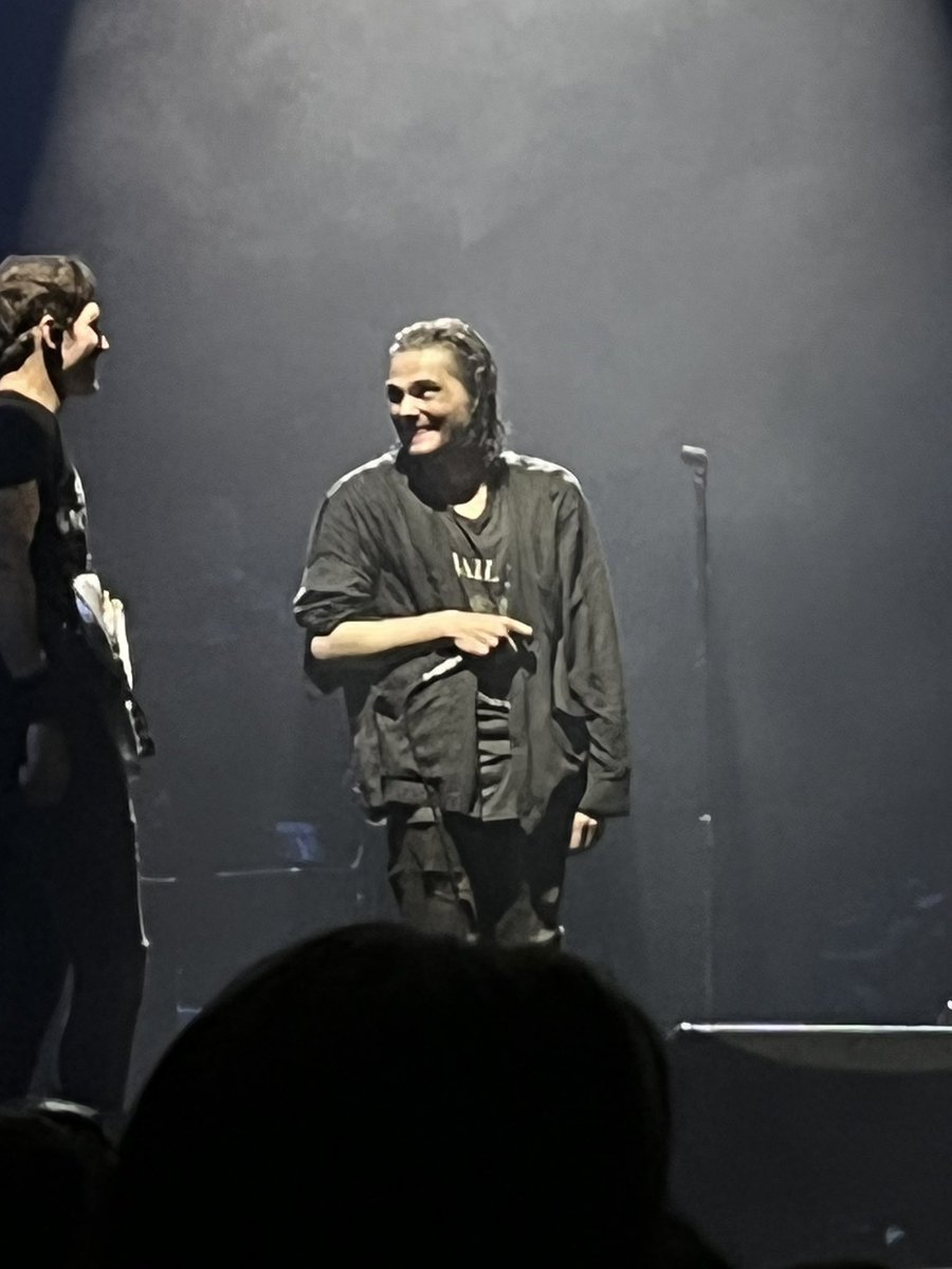 https_emz's tweet image. Gerard Way in Glasgow last night 🖤 #mcrglasgow #mychemicalromanceglasgow