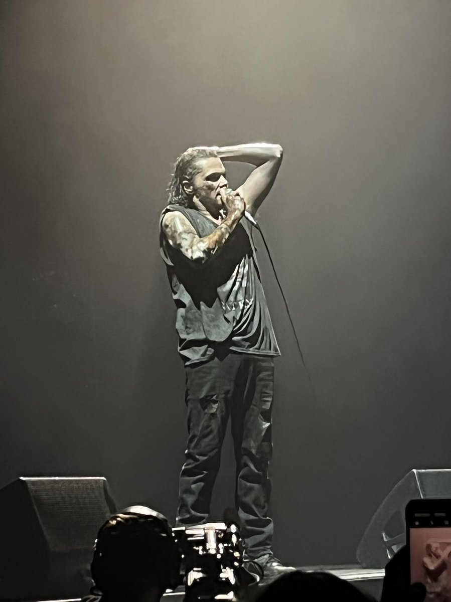 https_emz's tweet image. Gerard Way in Glasgow last night 🖤 #mcrglasgow #mychemicalromanceglasgow