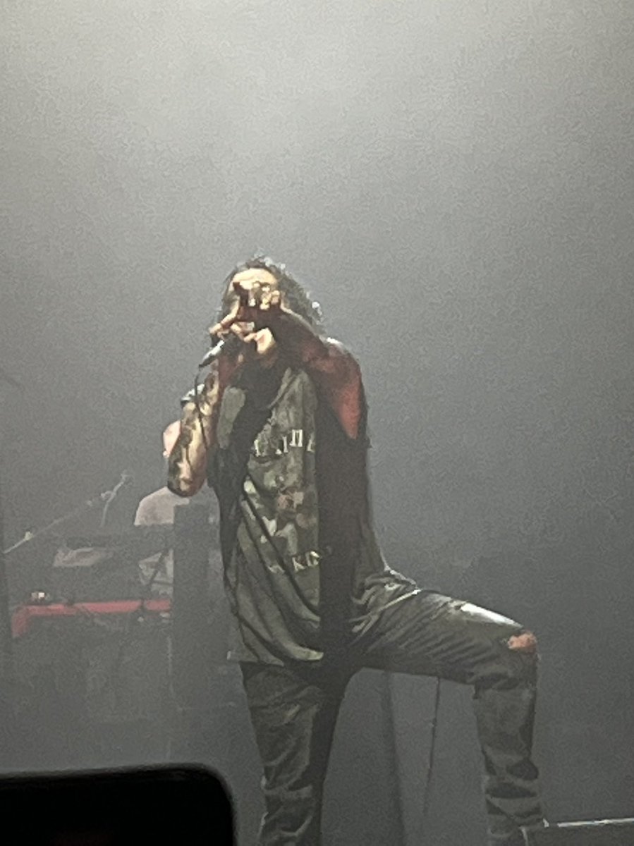 https_emz's tweet image. Gerard Way in Glasgow last night 🖤 #mcrglasgow #mychemicalromanceglasgow