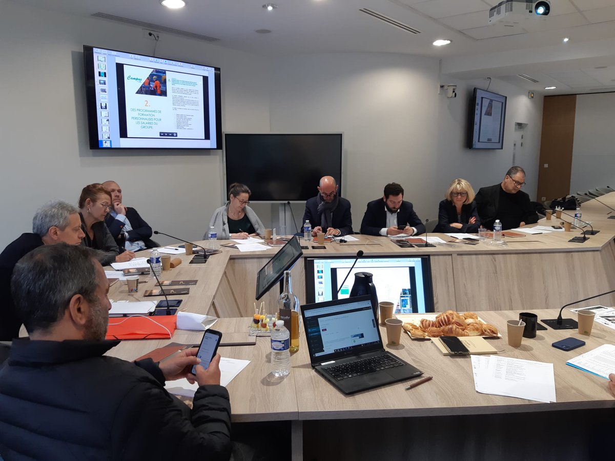 La Coopération Agricole (@lacoopagricole) on Twitter photo Le jury du Prix Coop Com est en pleine délibération, pour départager la soixantaine de dossiers reçus !
Retrouvons-nous, le 16 juin, au Loft des écluses,à Paris, pour découvrir les lauréats de ce premier #PCC ! →  bit.ly/3yY1yTb Le jury du Prix Coop Com est en pleine délibération, pour départager la soixantaine de dossiers reçus !
Retrouvons-nous, le 16 juin, au Loft des écluses,à Paris, pour découvrir les lauréats de ce premier #PCC ! →  bit.ly/3yY1yTb